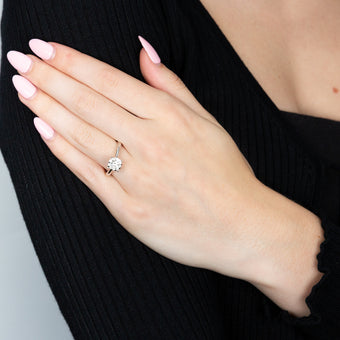 Memoire 18ct White Gold 0.45 Carat Diamond Bouquet Solitaire Ring