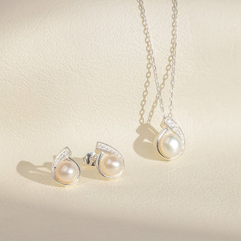 Sterling Silver Boxed Freshwater Pearl and Zirconia Set on Chain