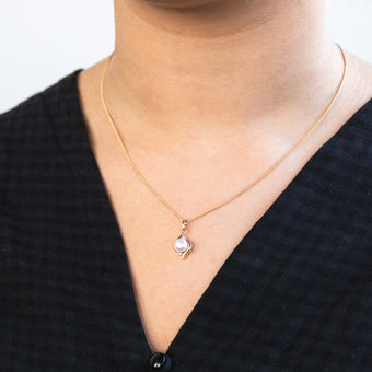 9ct Dazzling Yellow Gold Diamond + Pearl Pendant