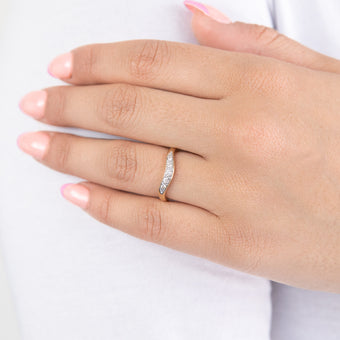 9ct Yellow Gold 1/6 Carat Diamond Curved Ring