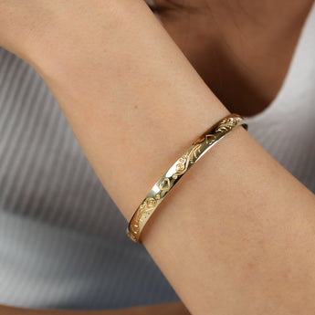 9ct Yellow SOLID Gold Engraved Heart Pattern Bangle