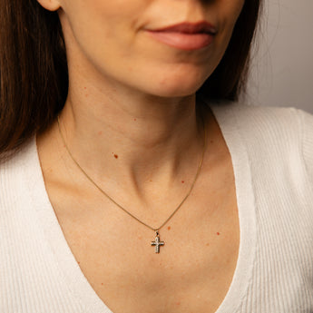 Cross Patterned Pendant in 9ct Yellow Gold