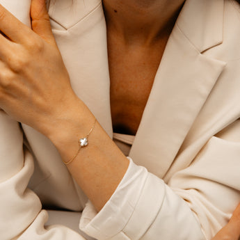 Mother of Pearl Clover Adjustable 19cm Bracelet in 9ct Yellow Gold