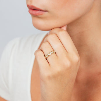 9ct Yellow Gold Diamond Ring with 7 Round Brilliant Diamonds in Disc Setting