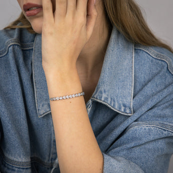 Sterling Silver Diamond Heart Slider Bracelet with 13 Round Brilliant Cut Diamonds