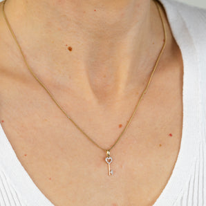 Diamond Key Pendant with 16 Diamonds in 9ct Yellow Gold