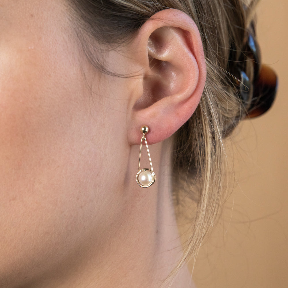 9ct Freshwater Pearl Drop Earrings