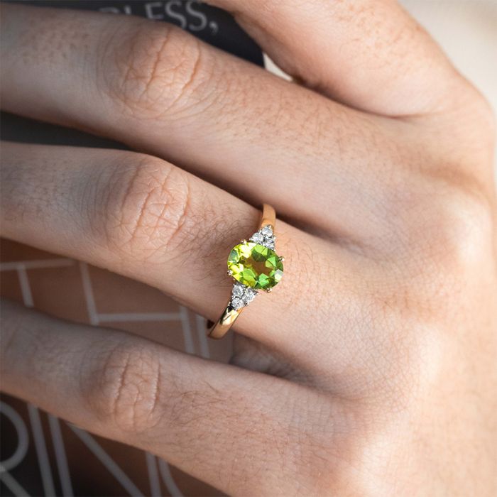 9ct Alluring Yellow Gold Diamond + Peridot Ring