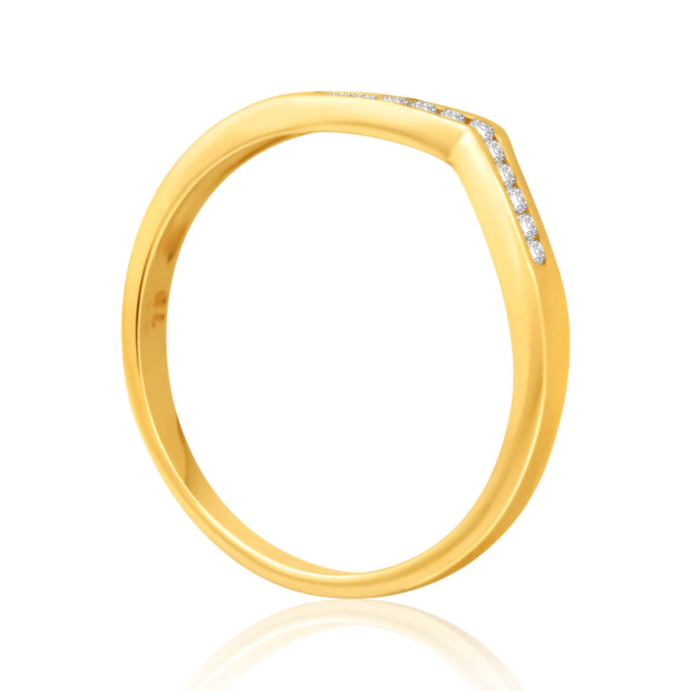 9ct Yellow Gold Diamond Ring Set with 11 Brilliant Diamonds