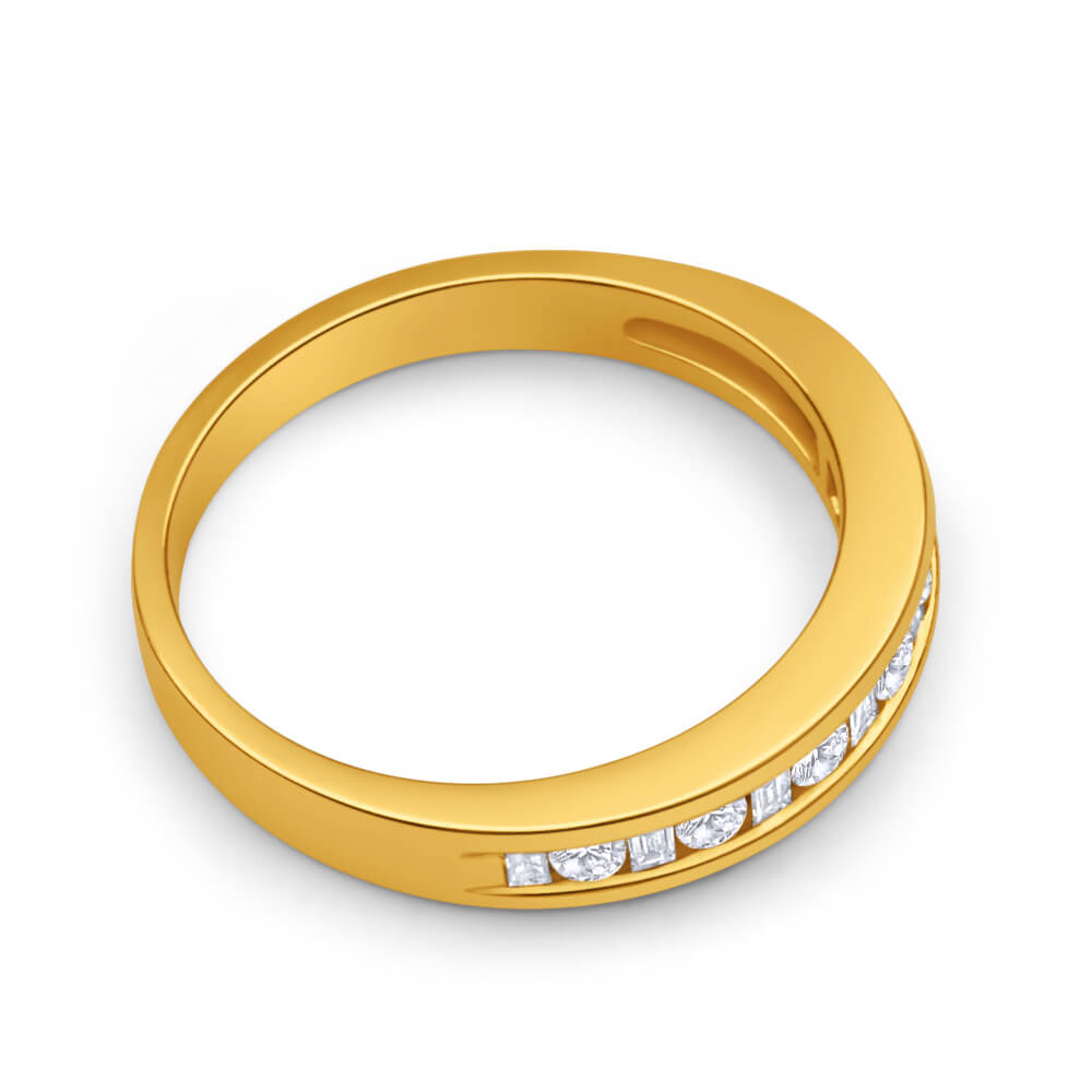 18ct Yellow Gold Ring With 15 Mixed Cut Diamonds Totalling 1/3 Carats