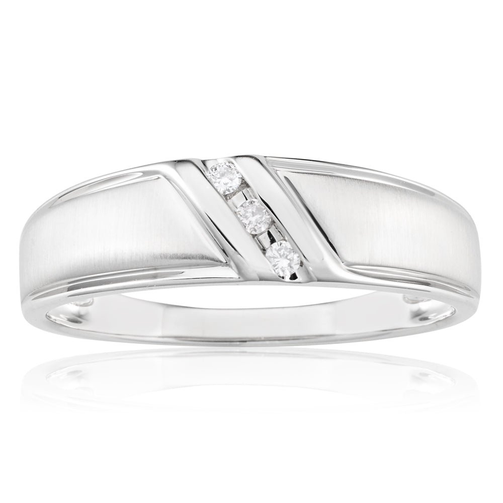 Mens gold ring with store 3 diamonds