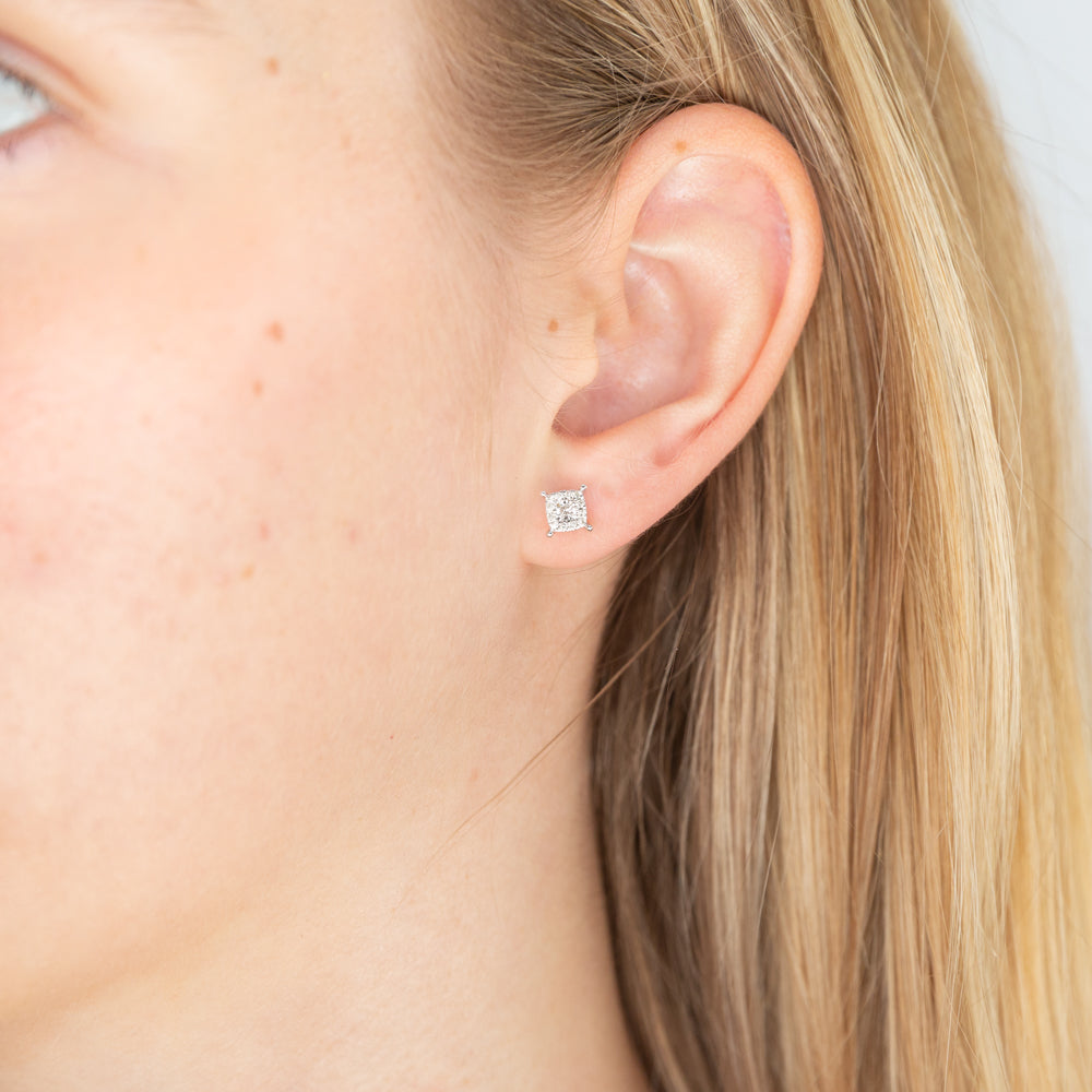 9ct White Gold Beautiful Diamond Stud Earrings